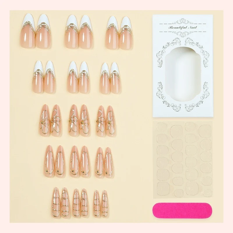 Kunstnagelset mit filigranen Goldakzenten Brehn