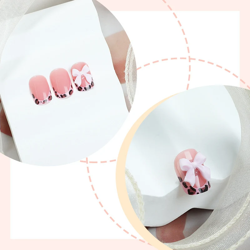 Kunstnagelset mit filigranen Designs und glamourösen Akzenten Brehn