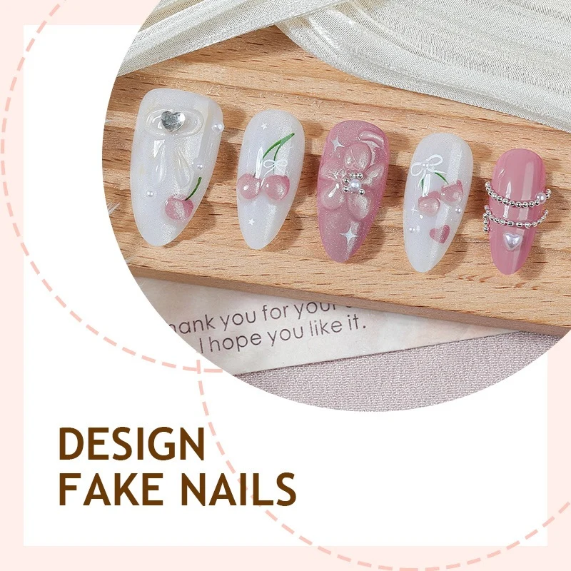 Kunstnagelset mit kreativen Blumen- und Glitzerelementen Brehn