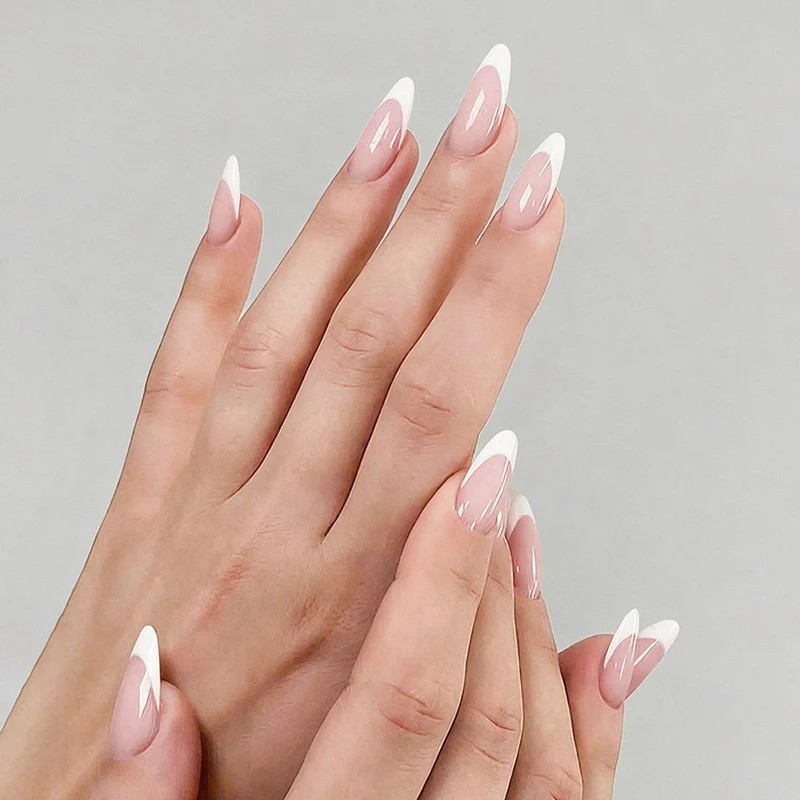 Kunstnagelset mit luxuriösem Hochglanz und eleganter Form Brehn