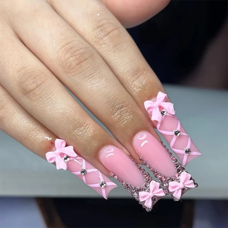 Kunstnagelset mit eleganten Schleifen- und Glitzerakzenten Brehn