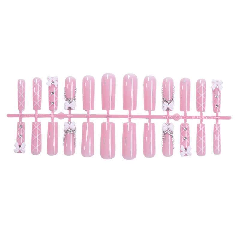 Kunstnagelset mit eleganten Schleifen- und Glitzerakzenten Brehn