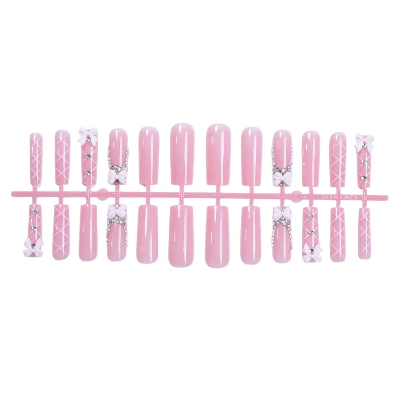 Kunstnagelset mit eleganten Schleifen- und Glitzerakzenten Brehn