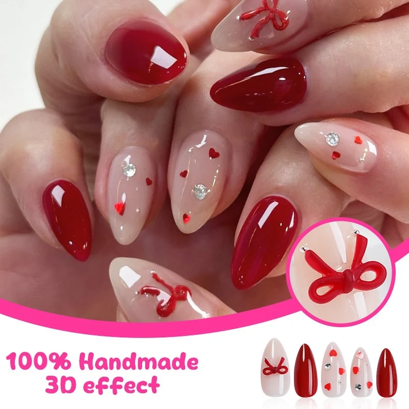 Kunstnagelset mit eleganten roten Details und Herzen Brehn