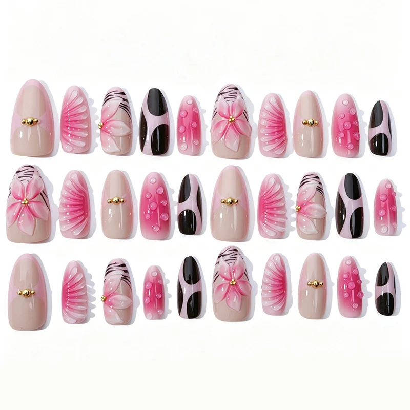 Kunstnagelset mit filigranen Blüten- und Glitzerakzenten Brehn