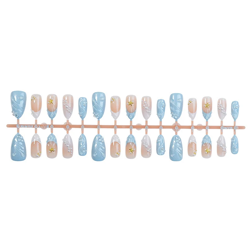 Kunstnagelset mit filigranem Design und eleganten Akzenten Brehn