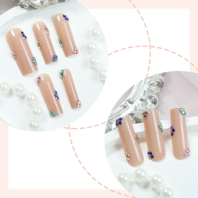 Kunstnagelset mit funkelnden Strassakzenten Brehn