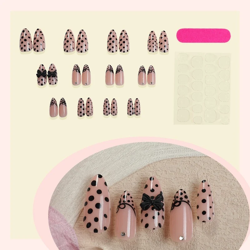 Kunstnagelset mit eleganten Punkte- und Schleifenmotiven Brehn