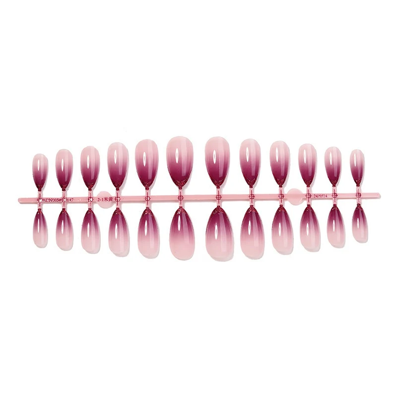 Kunstnagelset mit eleganten ombre Farbverläufen Brehn