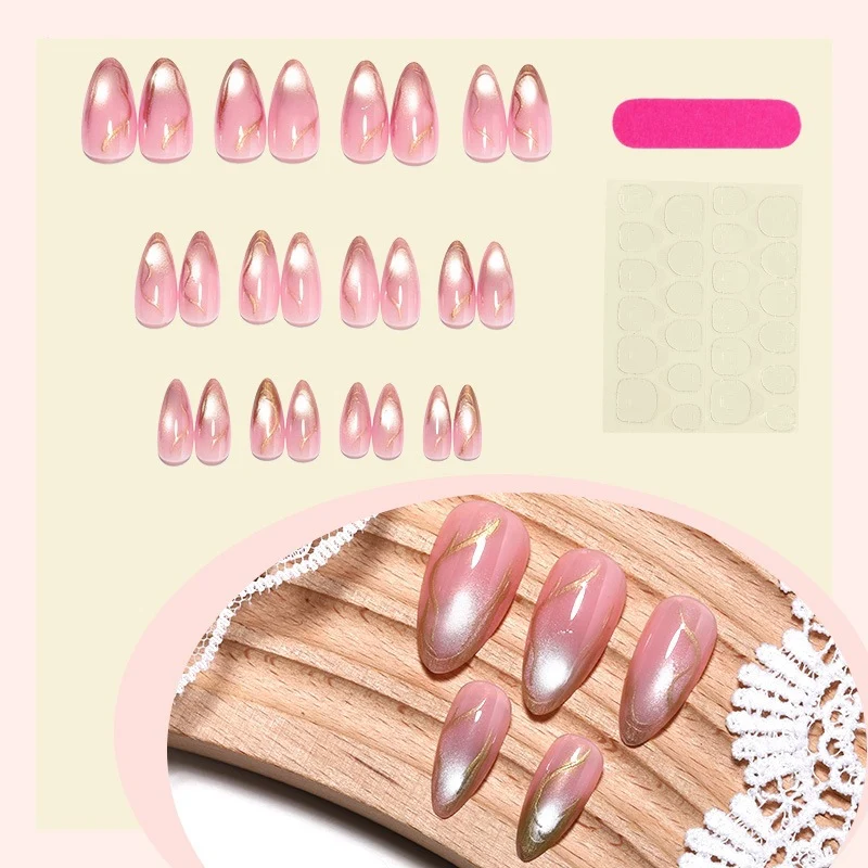 Kunstnagelset mit eleganten metallischen Akzenten Brehn
