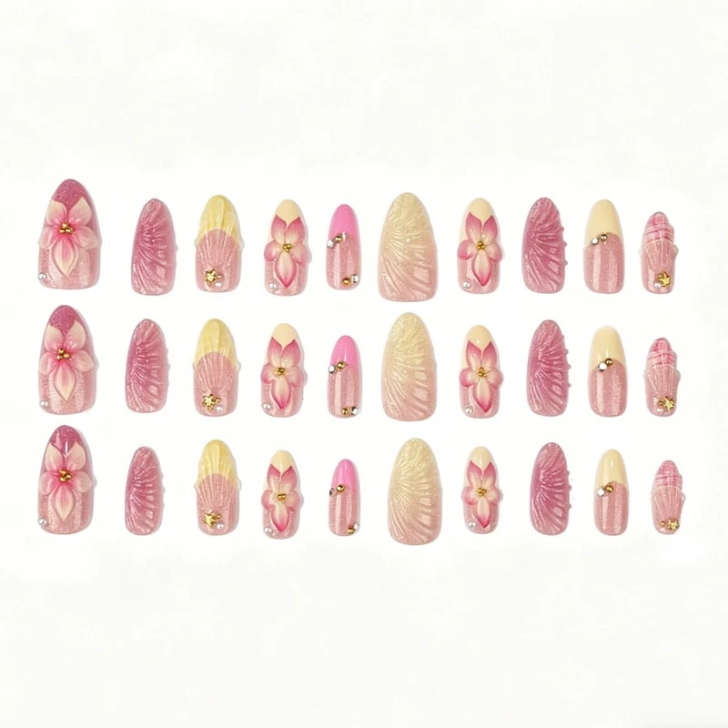 Kunstnagelset mit kunstvollen Blumen- und Muschelmuster Brehn