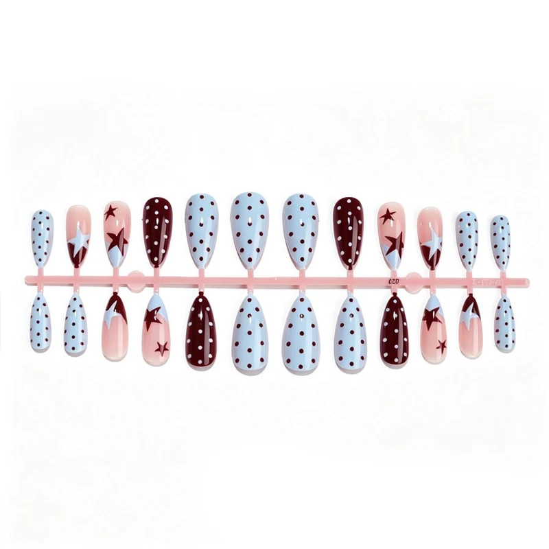 Kunstnagelset mit kreativem Punkt- und Sternen-Design Brehn