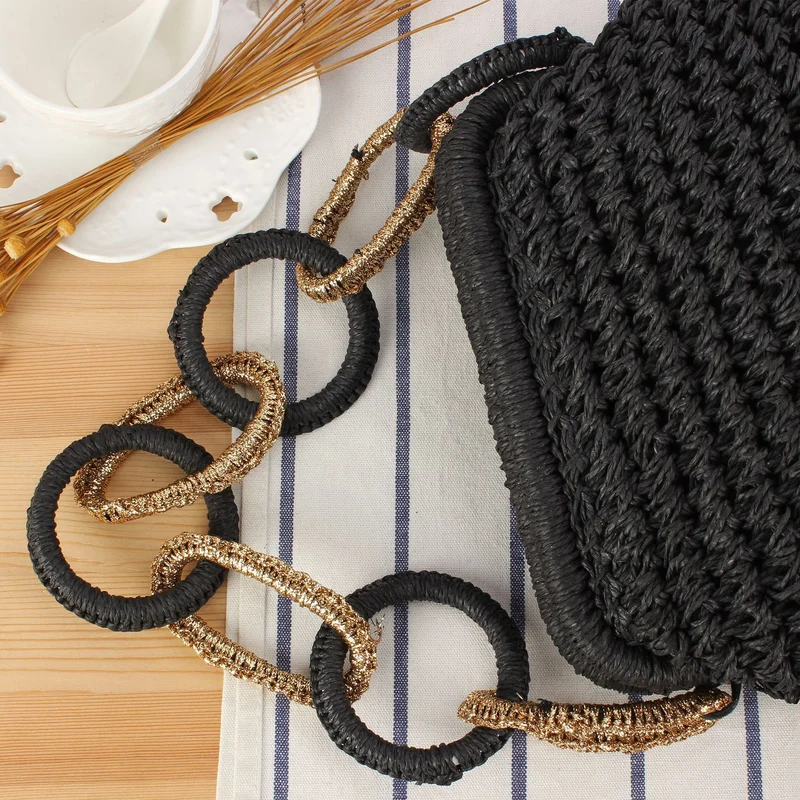 Stilvolle Handtasche mit dekorativem Kettenriemen Skanto