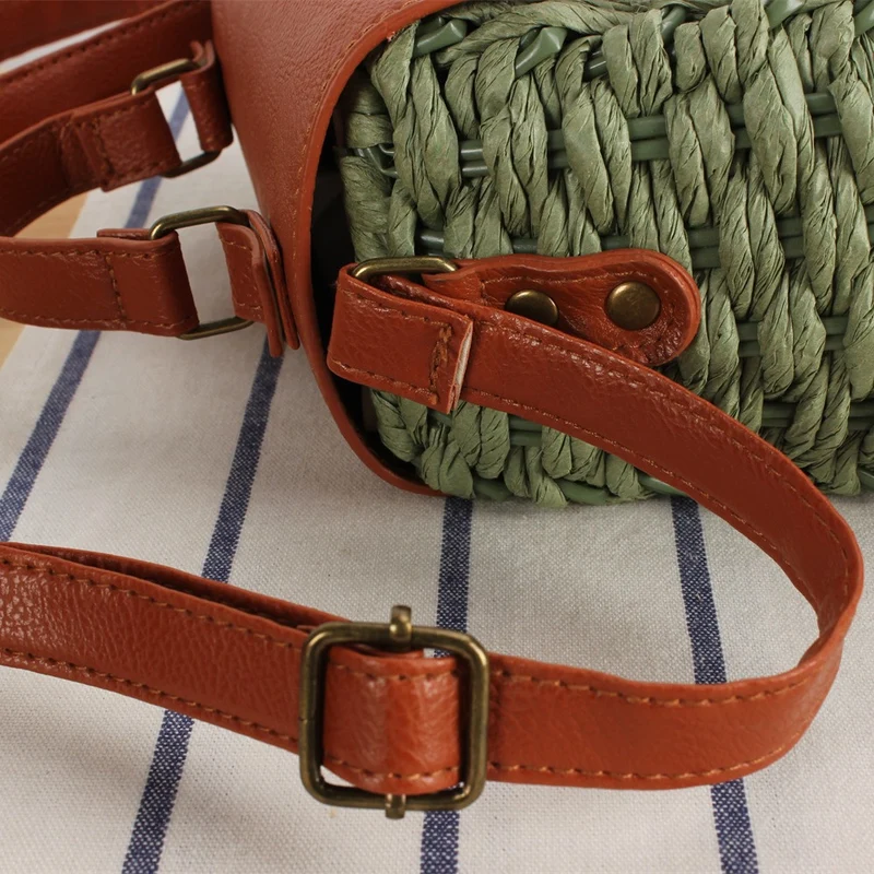 Handtasche mit eleganter Lederklappe und Flechtdesign Skanto