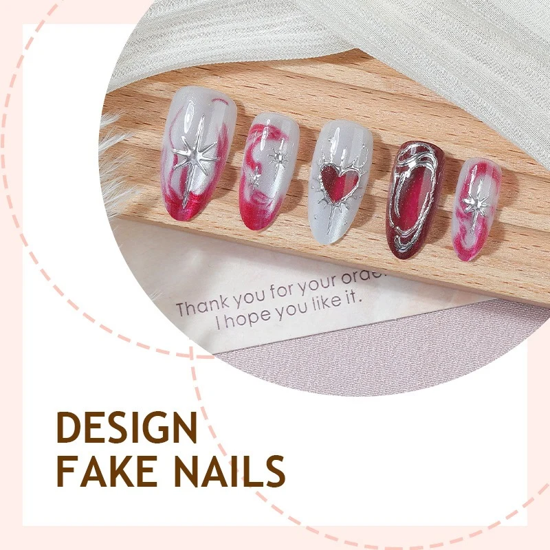 Kunstnagelset mit eleganten Herz- und Glitzermotiven Brehn