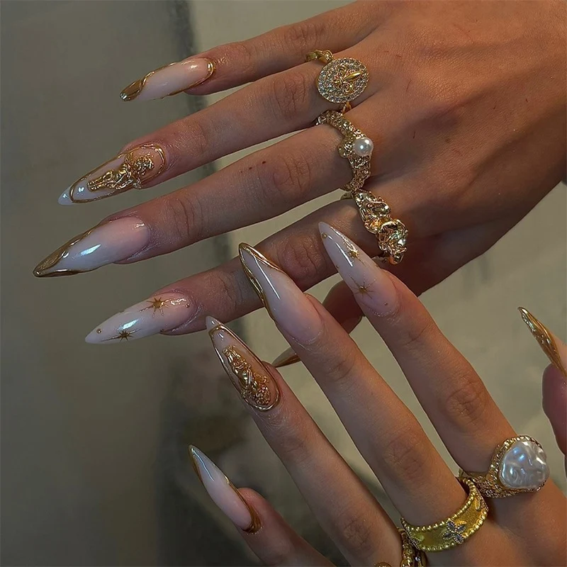Kunstnagelset mit Eleganten Goldakzenten Brehn