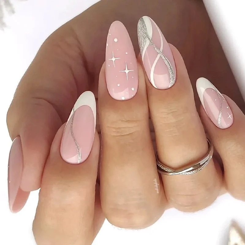 Kunstnagelset mit eleganten geometrischen Akzenten Brehn
