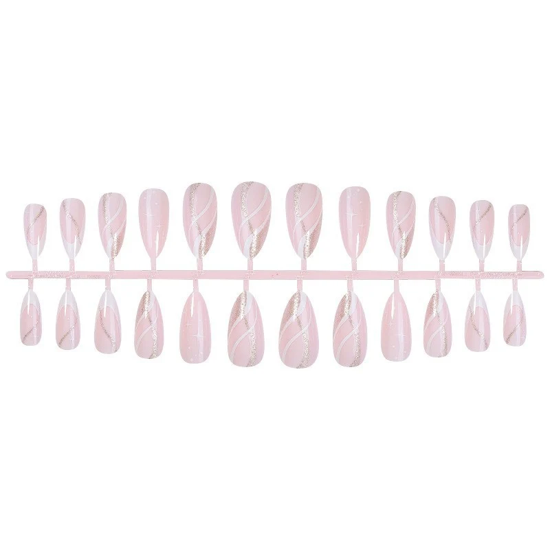 Kunstnagelset mit eleganten geometrischen Akzenten Brehn