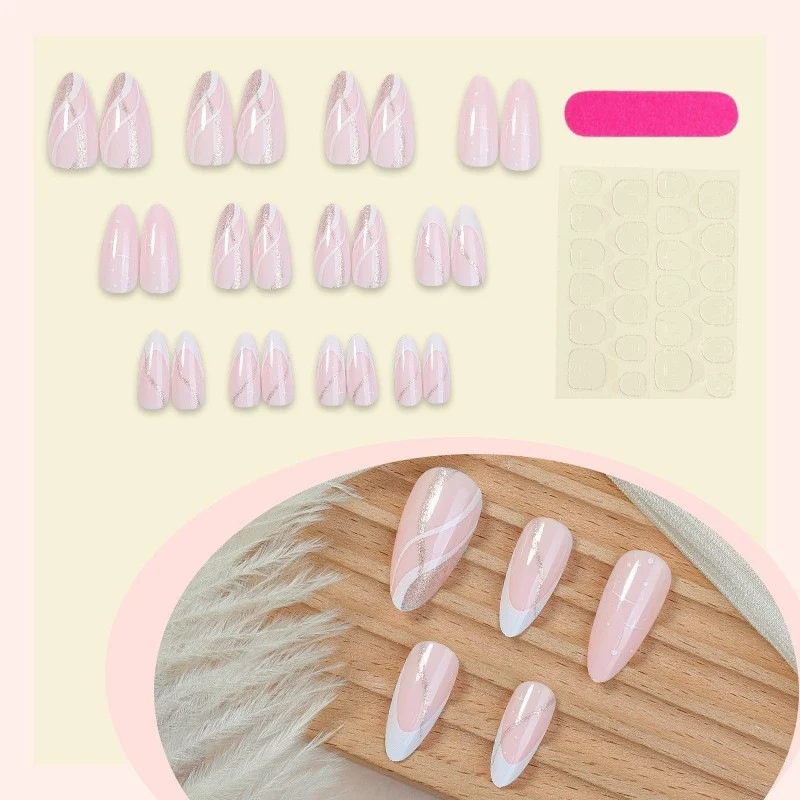 Kunstnagelset mit eleganten geometrischen Akzenten Brehn