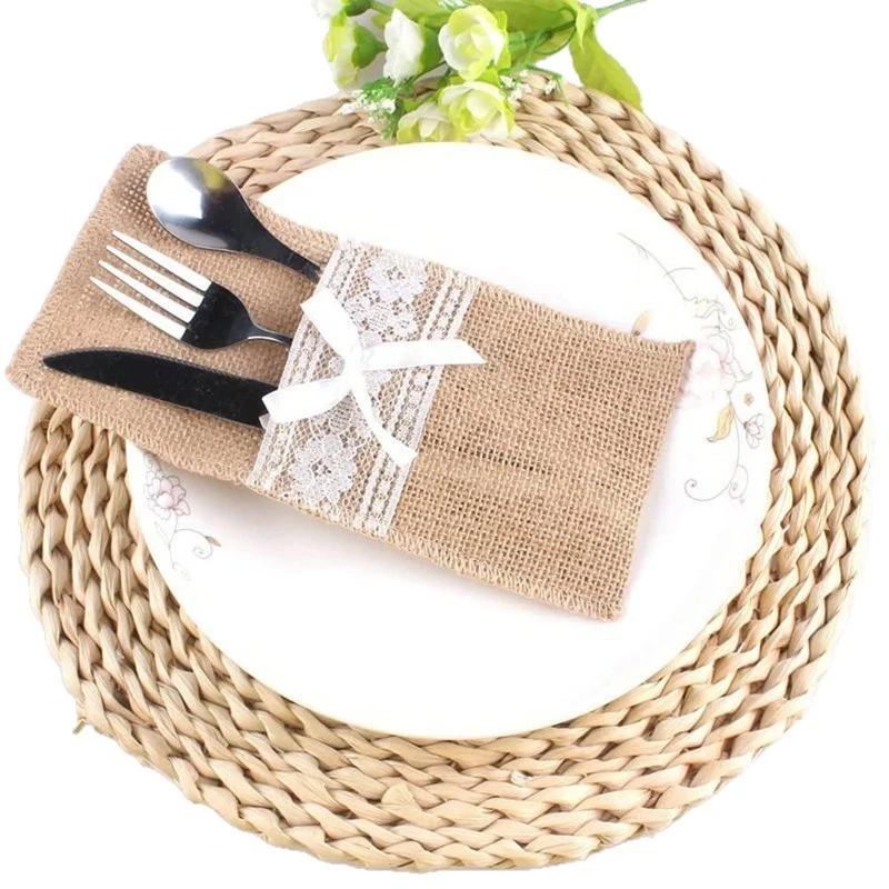 Dekorative Bestecktücher aus Jute mit Spitzenbesatz