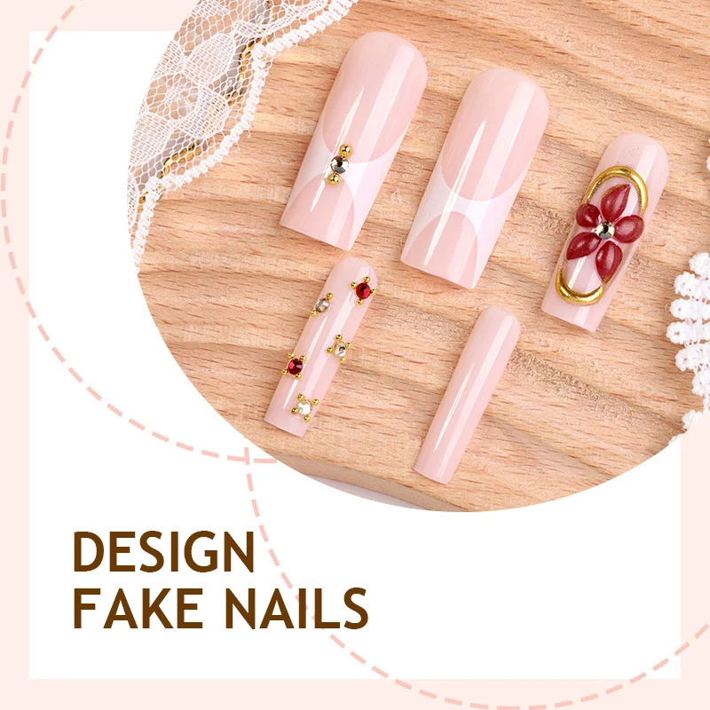 Kunstnagelset mit floralen Verzierungen und eleganten Akzenten Brehn