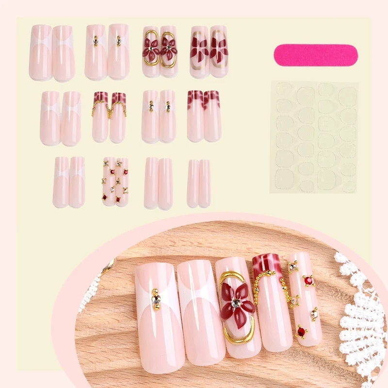 Kunstnagelset mit floralen Verzierungen und eleganten Akzenten Brehn