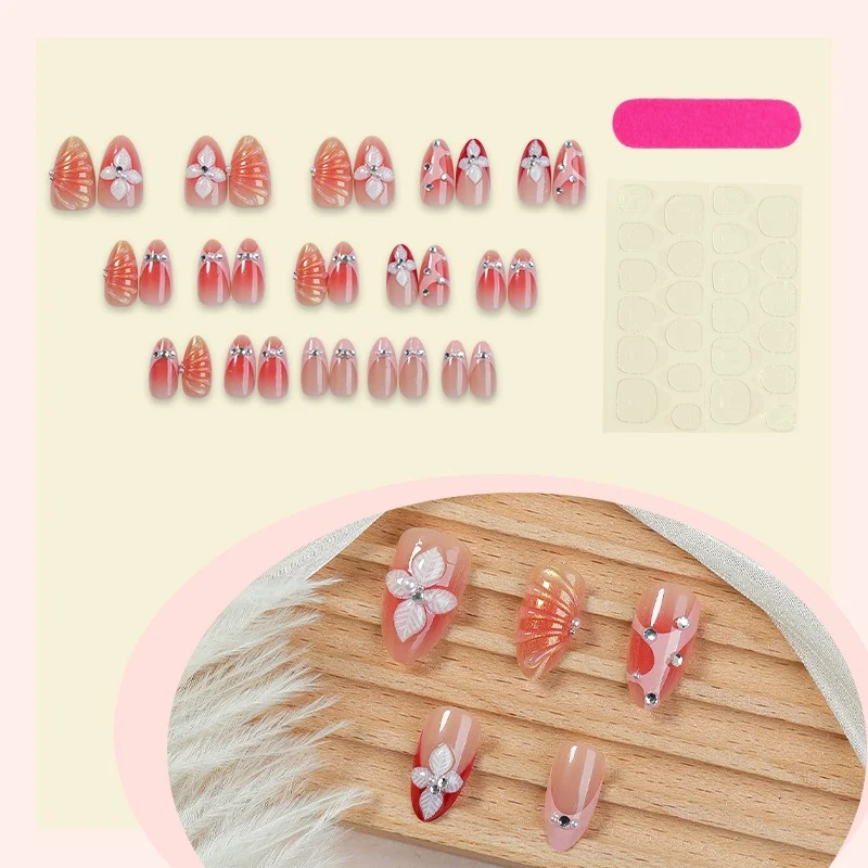 Kunstnagelset mit floralen Verzierungen Brehn