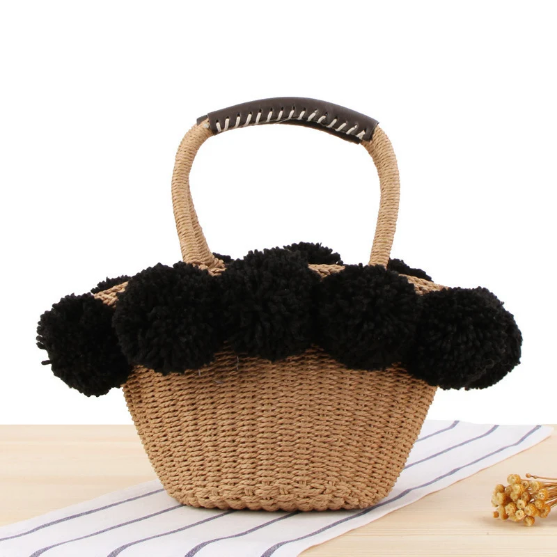 Korbtasche mit dekorativen Pompons Skanto