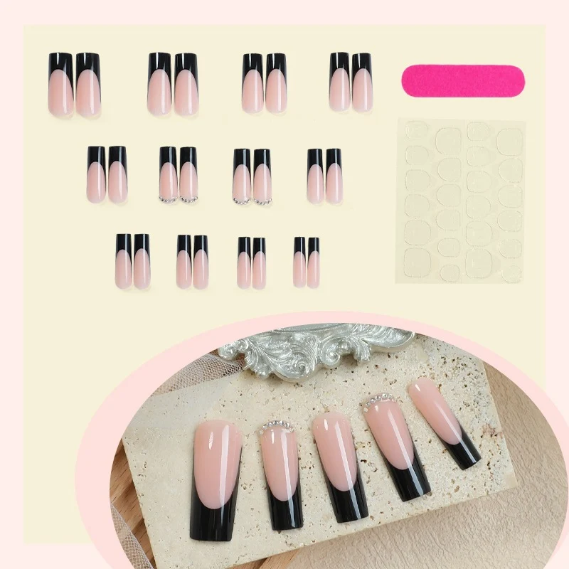 Kunstnagelset mit eleganten französischen Spitzen und Glitzerakzenten Brehn