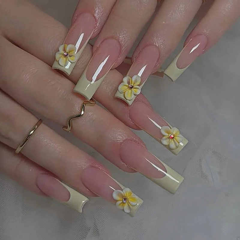 Kunstnagelset mit eleganten Flower-Designs Brehn