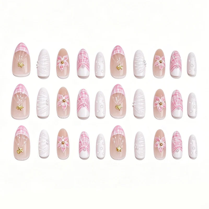 Kunstnagelset mit eleganten floralen Verzierungen und Glitzerakzenten Brehn