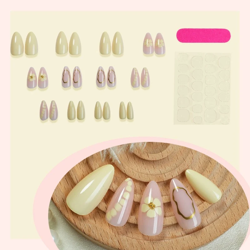 Kunstnagelset mit eleganten floralen Mustern und hochwertigen Verzierungen Brehn