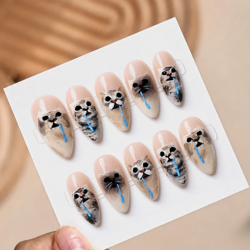 Kunstnagelset mit eleganten floralen Motiven und geplotteten Designs Brehn