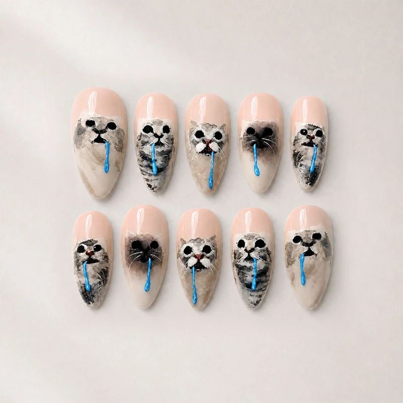 Kunstnagelset mit eleganten floralen Motiven und geplotteten Designs Brehn