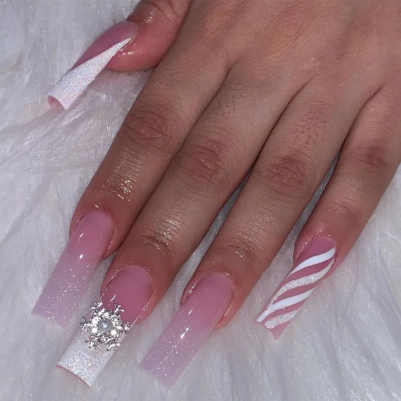 Kunstnagelset mit festlichem Winterthema Brehn