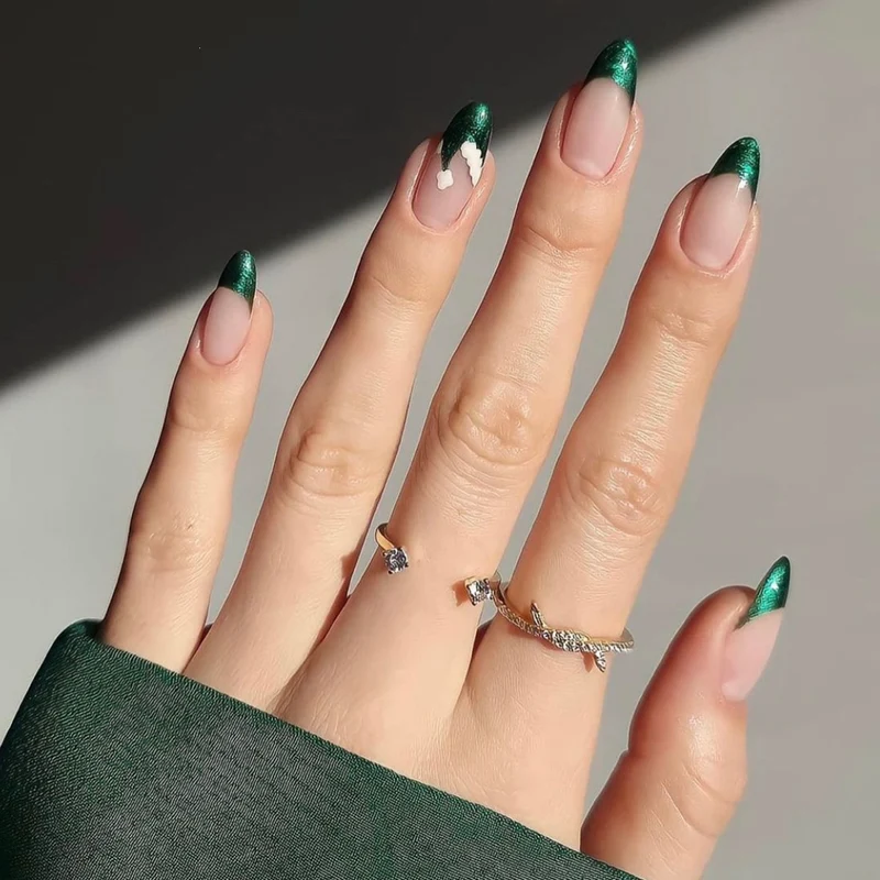 Kunstnagelset mit festlichem Winterthema Brehn
