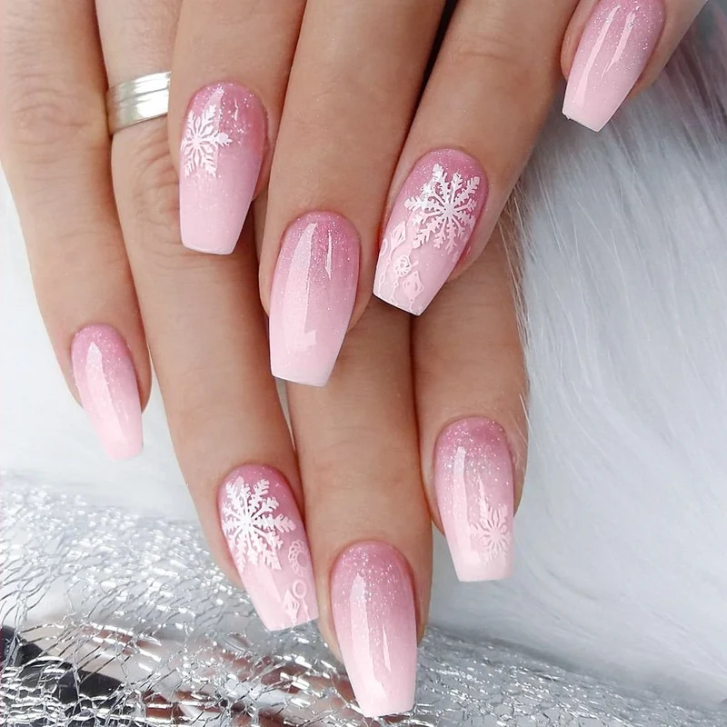 Kunstnagelset mit festlichem Winterthema Brehn