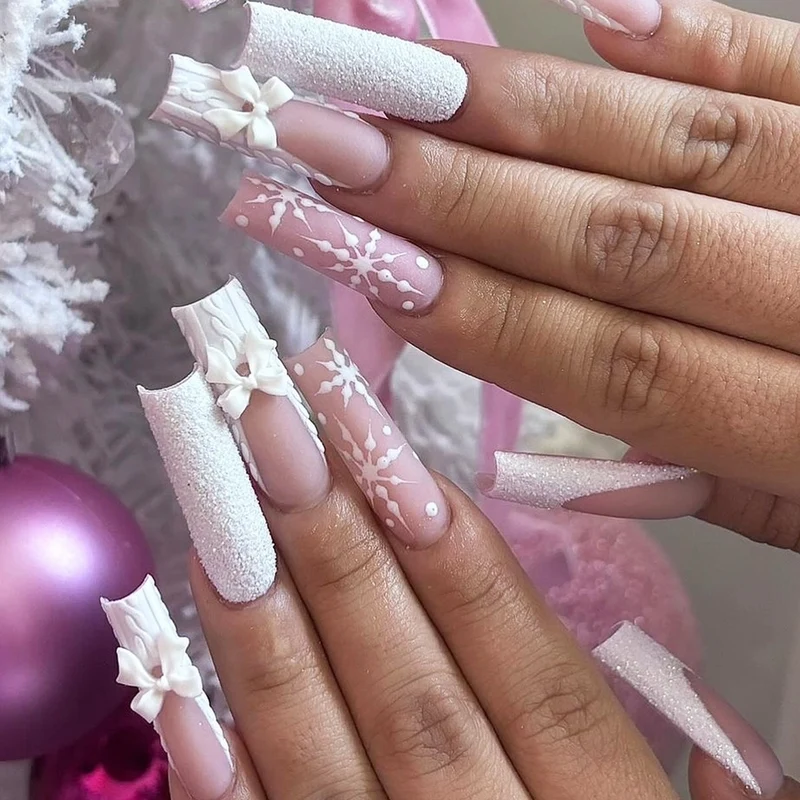 Kunstnagelset mit festlichem Winterthema Brehn