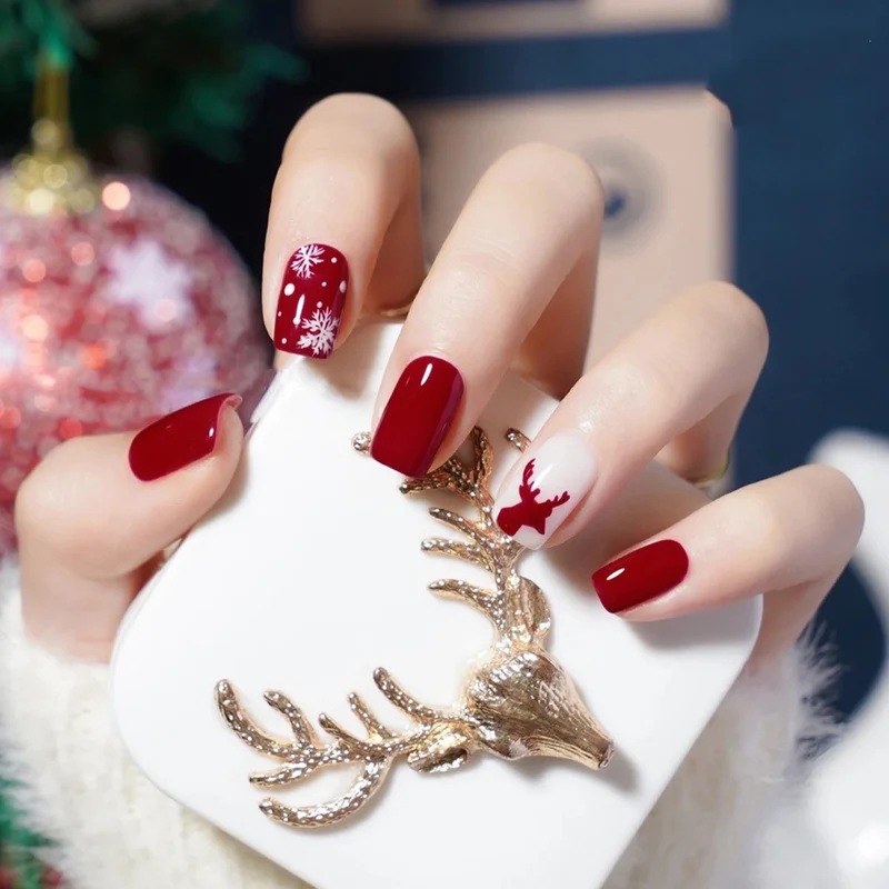 Kunstnagelset mit festlichem Winterthema Brehn