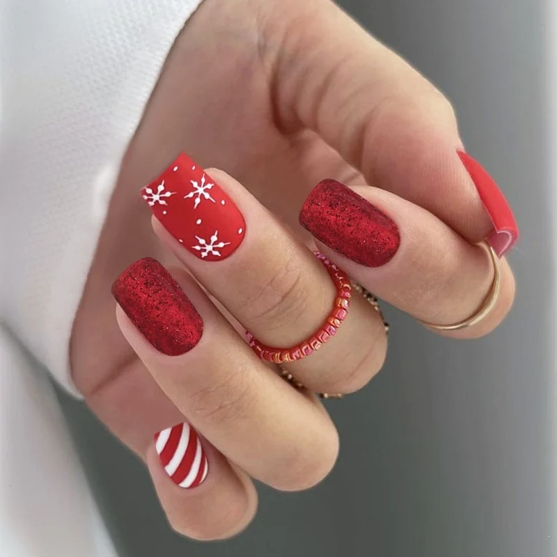 Kunstnagelset mit festlichem Winterthema Brehn