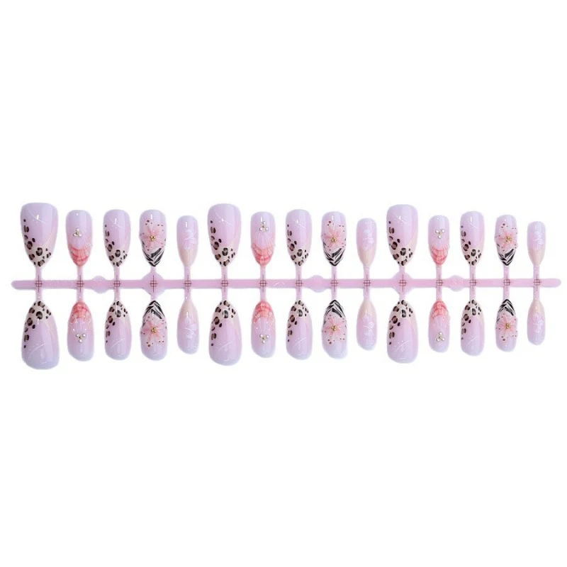 Kunstnagelset mit floralen und Leoparden-Designs Brehn