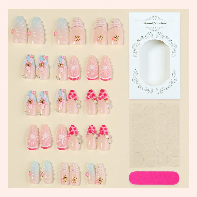 Kunstnagelset mit floralen und glitzernden Designs Brehn