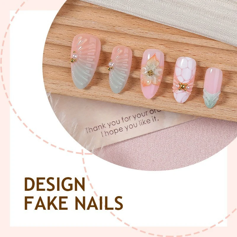 Kunstnagelset mit floralen und glamourösen Designs Brehn
