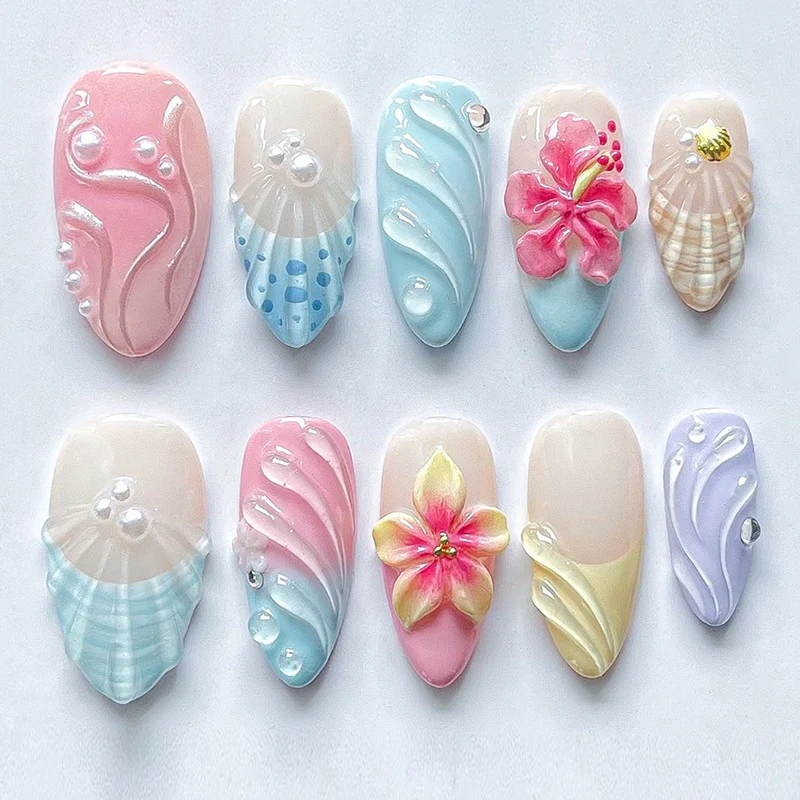 Kunstnagelset mit floralen und glamourösen Designs Brehn
