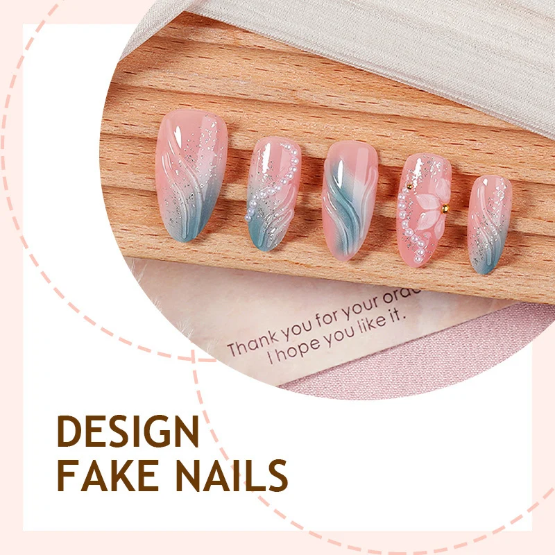 Kunstnagelset mit floralen und glamourösen Designs Brehn