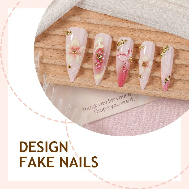 Kunstnagelset mit floralen und glamourösen Designs Brehn