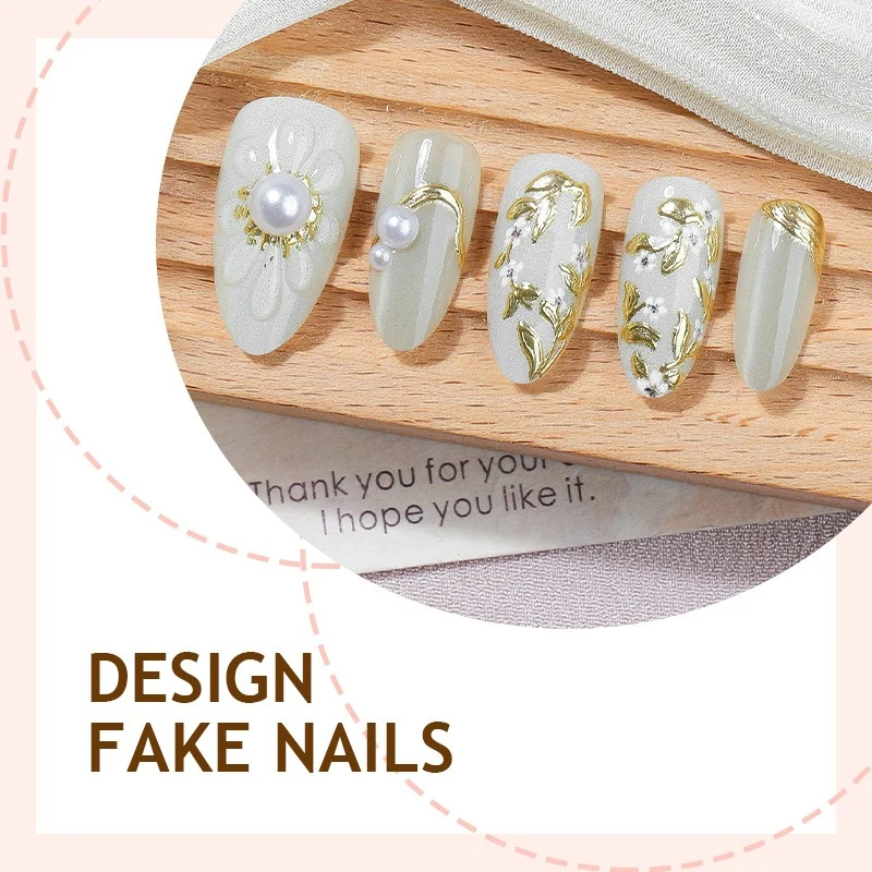 Kunstnagelset mit eleganten floralen Designs und glamourösen Glitzerakzenten Brehn