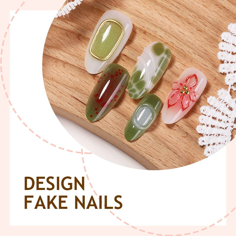 Kunstnagelset mit eleganten floralen Designs und farblichen Akzenten Brehn