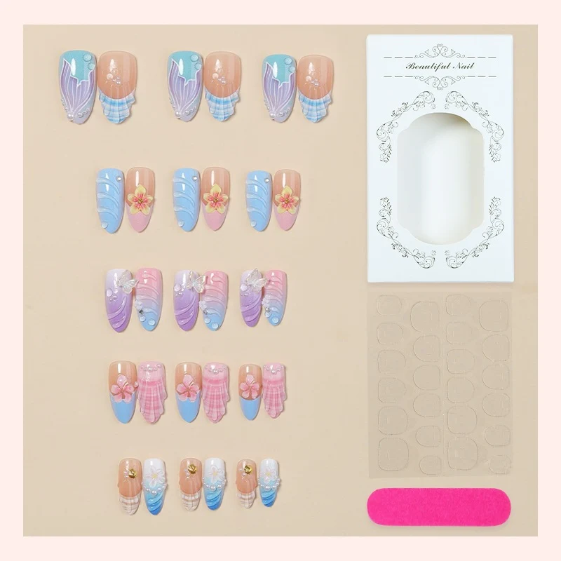Kunstnagelset mit eleganten floralen Akzenten und kreativen Designs Brehn