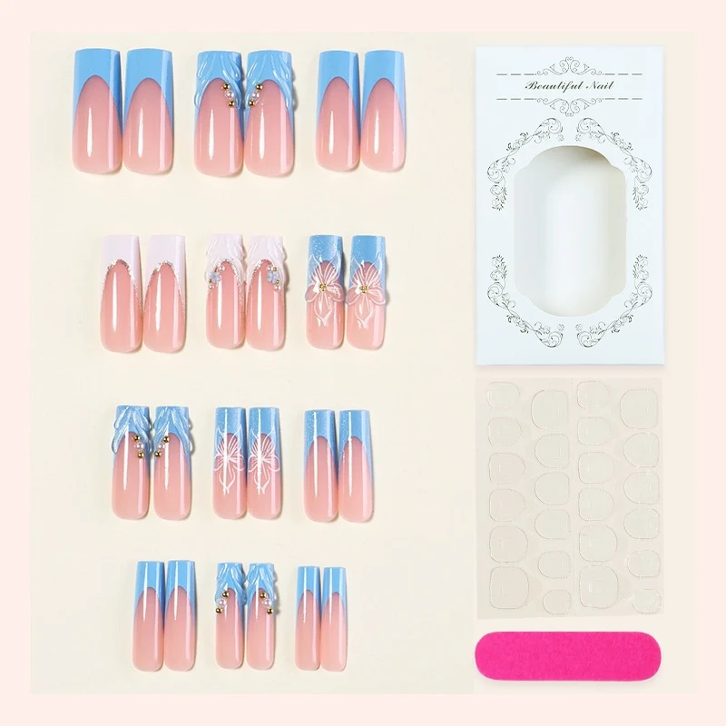 Kunstnagelset mit eleganten floralen Akzenten und Glitzer Brehn
